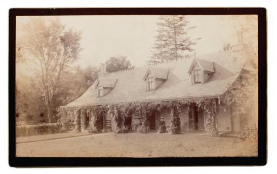 2-Alice Austen on her porch